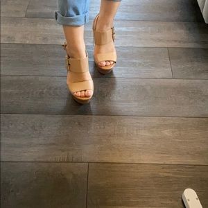 Super cute nude heels 😍